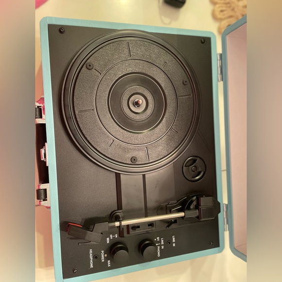 Vintage 3-Speed Bluetooth Portable Suitcase Record Player with Built-in Speakers - Picture 2 of 2